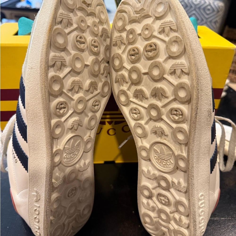 Men's Beige and Navy Athletic Sneakers - Picture 4 of 6